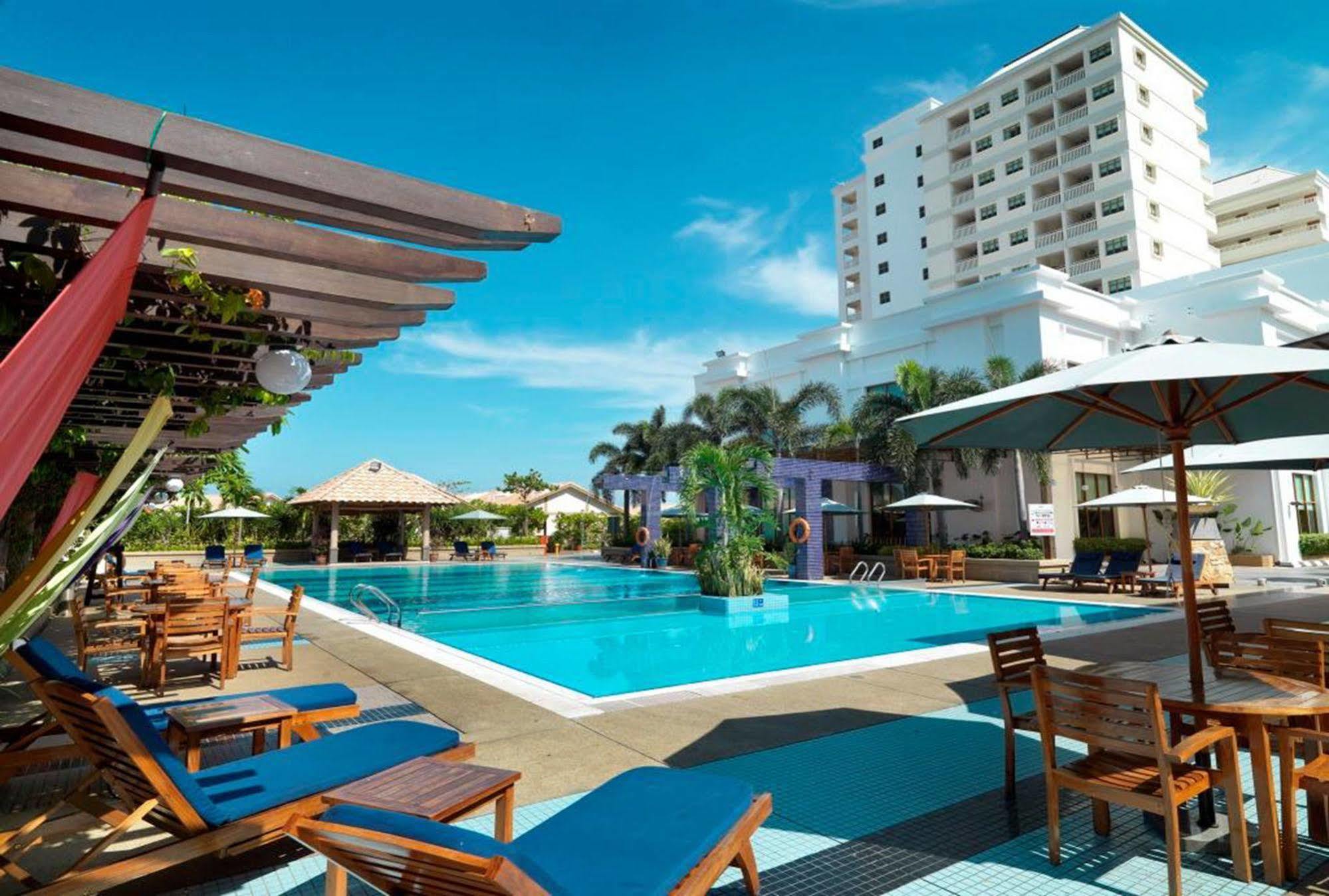 Lexis Port Dickson Hotell Exteriör bild
